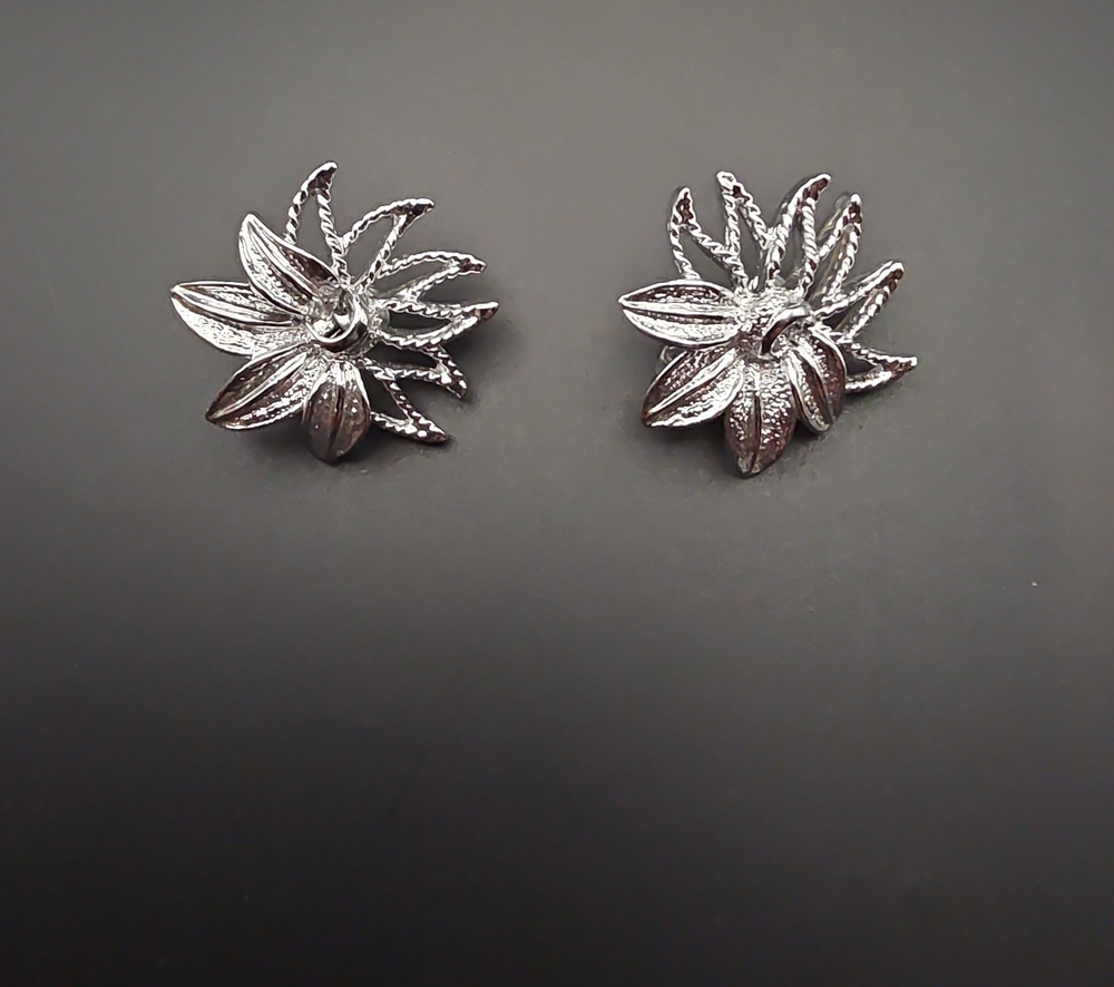 Sarah Coventry Silver Demi-flower Clip On Earrings